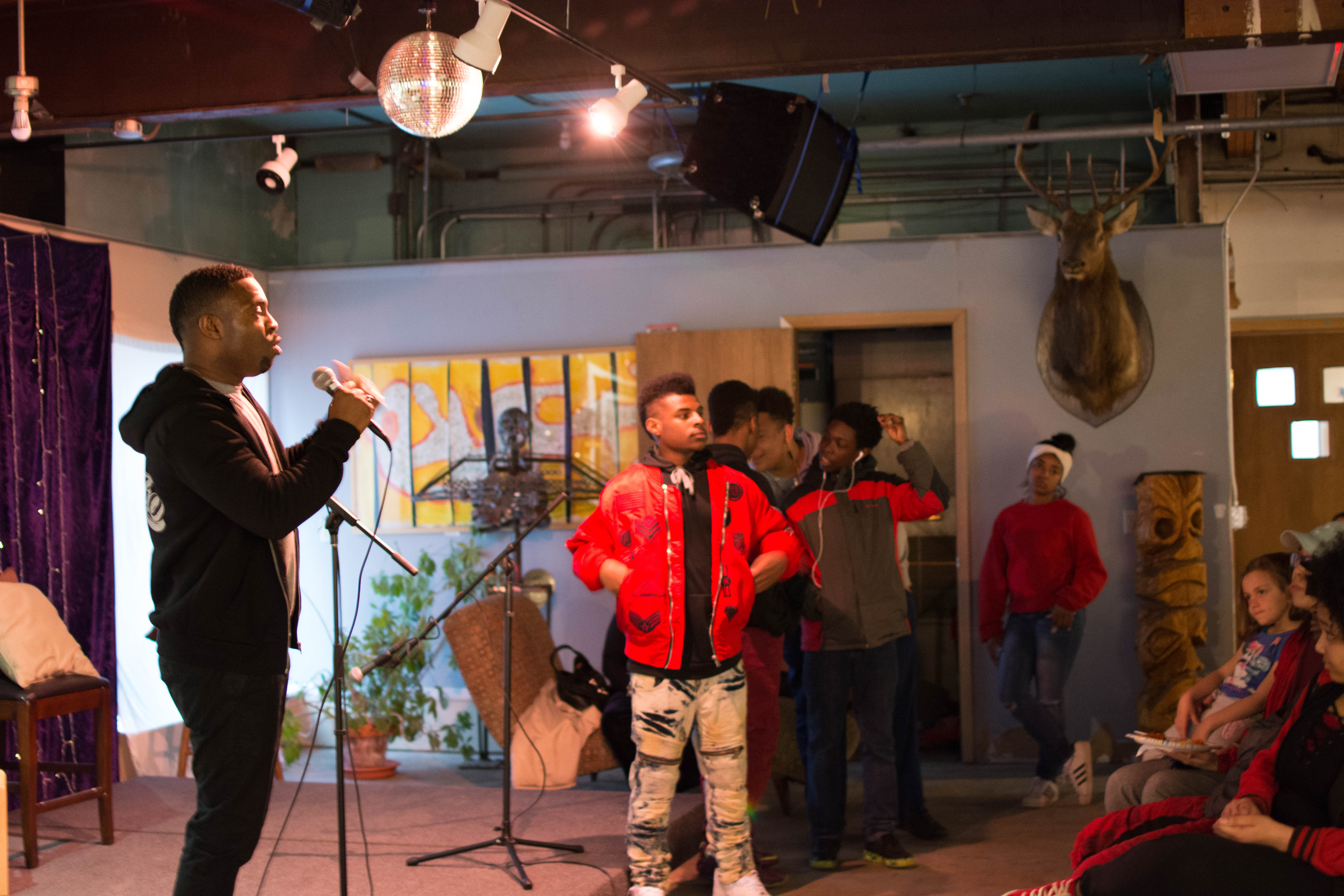 picture of Faisal Abdu'Allah speaking to the crowd about the growth of each individual over the 14-week semester